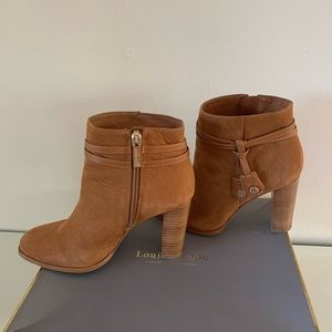 Rust suede ankle boots with side zipper and leather tags
